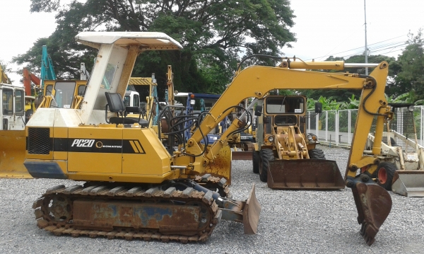 ต้องการขายรถแบคโฮยี่ห้อkomatsu-pc20--2 รถนอกนำเข้าจากญี่ปุ่น