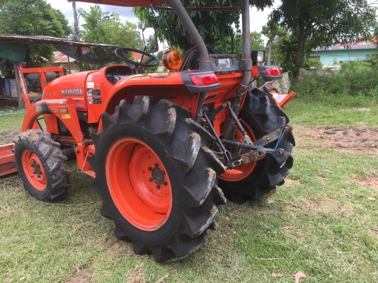 รถไถนานั่งขับคูโบต้า l3608 คานโค้ง พร้อมอุปกรณ์ 3 ชิ้นใบดันโรตารี่ และผาน 6 เอกสารเล่มทะเบียนพร้อมโอนครับ รถไถนานั่งขับคูโบต้า l3608 คานโค้ง พร้อมอุปกรณ์ 3 ชิ้นใบดันโรตารี่ และผาน 6 เอกสารเล่มทะเบียนพร้อมโอนครับ