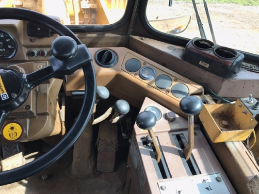 ขายรถตักล้อยาง CAT 936 รถนอกนำเข้าเองจากญี่ปุ่น สภาพสวยพร้อมใช้งาน มีVDOการทำงานครับ