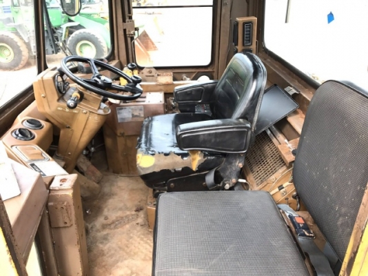 ขายรถตักล้อยาง CAT 936 รถนอกนำเข้าเองจากญี่ปุ่น สภาพสวยพร้อมใช้งาน มีVDOการทำงานครับ