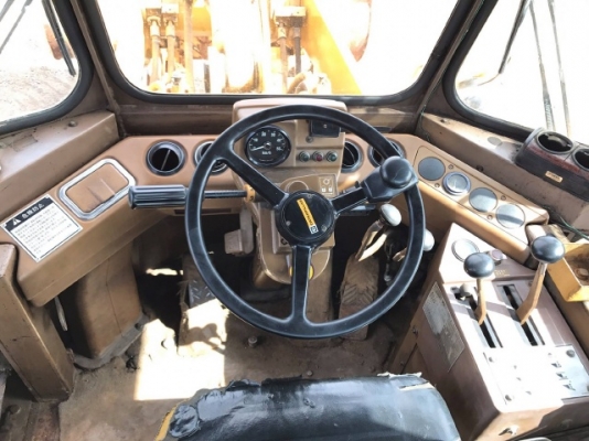 ขายรถตักล้อยาง CAT 936 รถนอกนำเข้าเองจากญี่ปุ่น สภาพสวยพร้อมใช้งาน มีVDOการทำงานครับ