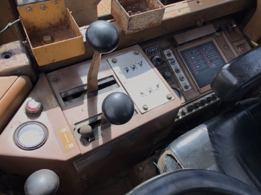 ขายรถตักล้อยาง CAT 936 รถนอกนำเข้าเองจากญี่ปุ่น สภาพสวยพร้อมใช้งาน มีVDOการทำงานครับ