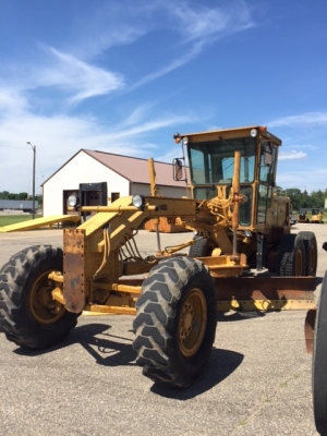 มาใหม่ 140G#72V114xx 9,800ชม. ปี1988 พร้อมติดตั้ง Scarifier รถจากอเมริกา สั่งได้เลยครับ 092-929-9942 ธีรเทพ