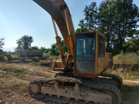 ขาย KOMATSU PC 200-3  รถพร้อมใช้งาน ( เอกสารชื้อขาย ) ราคา 450,000 บาท