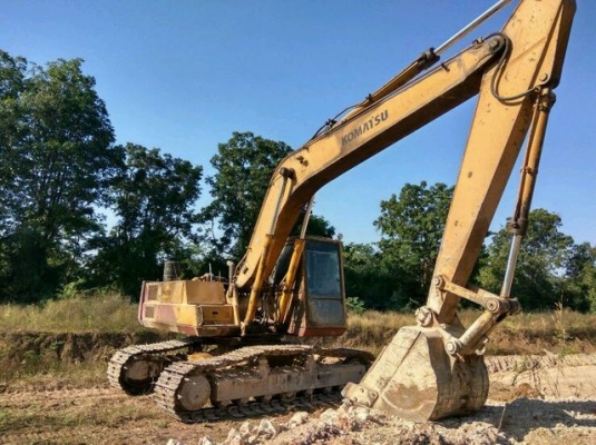 ขาย KOMATSU PC 200-3  รถพร้อมใช้งาน ( เอกสารชื้อขาย ) ราคา 450,000 บาท
