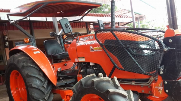 KUBOTA M6040SU