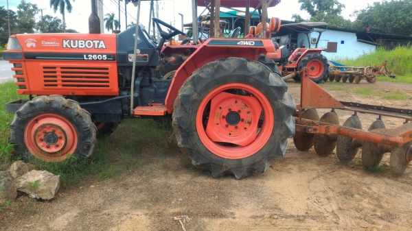 ขายรถไถ KUBOTA L2605 รถไร่ สภาพเดิมๆ พร้อมผาน5 ราคา 125,000 เครื่องดี เกียร์ดี ไฮดี พร้อมใช้งาน ราคาต่อรองได้ สนใจโทรคุยกันก่อนได้ครับ มีรถขนส่งบริการทั่วไทย ร้านสามย่านแทรคเตอร์ อ.แกลง จ.ระยอง โทร 0818618678 ,0899347475 id line=0818618678 id line=0917315 ขายรถไถ KUBOTA L2605 รถไร่ สภาพเดิมๆ พร้อมผาน5 ราคา 125,000 เครื่องดี เกียร์ดี ไฮดี พร้อมใช้งาน ราคาต่อรองได้ สนใจโทรคุยกันก่อนได้ครับ มีรถขนส่งบริการทั่วไทย ร้านสามย่านแทรคเตอร์ อ.แกลง จ.ระยอง โทร 0818618678 ,0899347475 id line=0818618678 id line=0917315