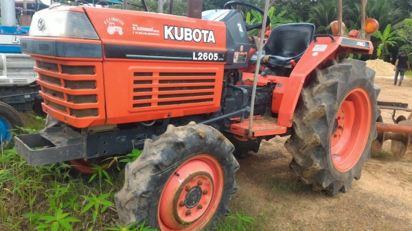 ขายรถไถ KUBOTA L2605 รถไร่ สภาพเดิมๆ พร้อมผาน5 ราคา 125,000 เครื่องดี เกียร์ดี ไฮดี พร้อมใช้งาน ราคาต่อรองได้ สนใจโทรคุยกันก่อนได้ครับ มีรถขนส่งบริการทั่วไทย ร้านสามย่านแทรคเตอร์ อ.แกลง จ.ระยอง โทร 0818618678 ,0899347475 id line=0818618678 id line=0917315 ขายรถไถ KUBOTA L2605 รถไร่ สภาพเดิมๆ พร้อมผาน5 ราคา 125,000 เครื่องดี เกียร์ดี ไฮดี พร้อมใช้งาน ราคาต่อรองได้ สนใจโทรคุยกันก่อนได้ครับ มีรถขนส่งบริการทั่วไทย ร้านสามย่านแทรคเตอร์ อ.แกลง จ.ระยอง โทร 0818618678 ,0899347475 id line=0818618678 id line=0917315
