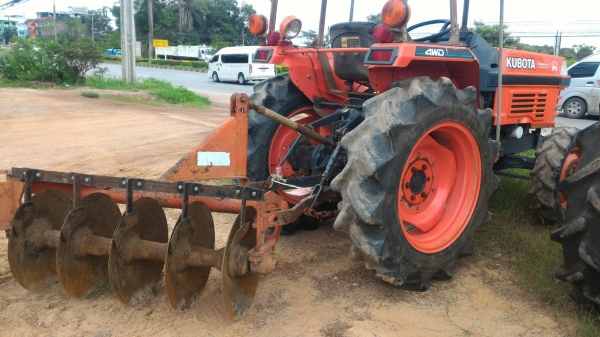 ขายรถไถ KUBOTA L2605 รถไร่ สภาพเดิมๆ พร้อมผาน5 ราคา 125,000 เครื่องดี เกียร์ดี ไฮดี พร้อมใช้งาน ราคาต่อรองได้ สนใจโทรคุยกันก่อนได้ครับ มีรถขนส่งบริการทั่วไทย ร้านสามย่านแทรคเตอร์ อ.แกลง จ.ระยอง โทร 0818618678 ,0899347475 id line=0818618678 id line=0917315 ขายรถไถ KUBOTA L2605 รถไร่ สภาพเดิมๆ พร้อมผาน5 ราคา 125,000 เครื่องดี เกียร์ดี ไฮดี พร้อมใช้งาน ราคาต่อรองได้ สนใจโทรคุยกันก่อนได้ครับ มีรถขนส่งบริการทั่วไทย ร้านสามย่านแทรคเตอร์ อ.แกลง จ.ระยอง โทร 0818618678 ,0899347475 id line=0818618678 id line=0917315