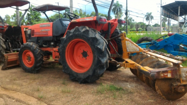 ขายรถไถ KUBOTA L3408DI พร้อมดันหน้าและผาน6 ราคา 195,000 เครื่องดี เกียร์ดี ไฮดี พร้อมใช้งาน ราคาต่อรองได้ สนใจโทรคุยกันก่อนได้ครับ มีรถขนส่งบริการทั่วไทย ร้านสามย่านแทรคเตอร์ อ.แกลง จ.ระยอง โทร 0818618678 ,0899347475 id line=0818618678 id line=0917315475 ขายรถไถ KUBOTA L3408DI พร้อมดันหน้าและผาน6 ราคา 195,000 เครื่องดี เกียร์ดี ไฮดี พร้อมใช้งาน ราคาต่อรองได้ สนใจโทรคุยกันก่อนได้ครับ มีรถขนส่งบริการทั่วไทย ร้านสามย่านแทรคเตอร์ อ.แกลง จ.ระยอง โทร 0818618678 ,0899347475 id line=0818618678 id line=0917315475