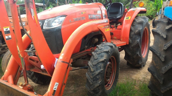ขายรถไถ KUBOTA L3608 พร้อมดันหน้าคานบน ราคา 255,000 เครื่องดี เกียร์ดี ไฮดี พร้อมใช้งาน ราคาต่อรองได้ สนใจโทรคุยกันก่อนได้ครับ มีรถขนส่งบริการทั่วไทย ร้านสามย่านแทรคเตอร์ อ.แกลง จ.ระยอง โทร 0818618678 ,0899347475 id line=0818618678 id line=0917315475 ขายรถไถ KUBOTA L3608 พร้อมดันหน้าคานบน ราคา 255,000 เครื่องดี เกียร์ดี ไฮดี พร้อมใช้งาน ราคาต่อรองได้ สนใจโทรคุยกันก่อนได้ครับ มีรถขนส่งบริการทั่วไทย ร้านสามย่านแทรคเตอร์ อ.แกลง จ.ระยอง โทร 0818618678 ,0899347475 id line=0818618678 id line=0917315475