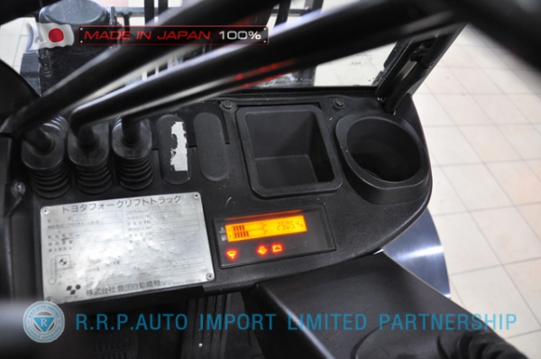 ขายรถโฟล์คลิฟท์มือสอง TOYOTA รุ่น 8FD325-33341 นำเข้าจากประเทศญี่ปุ่น 100\% ไม่เคยใช้งานในไทย