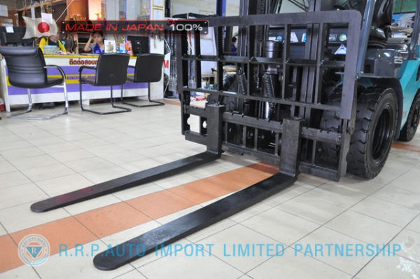 ขายรถโฟล์คลิฟท์มือสอง TOYOTA รุ่น 8FD325-33341 นำเข้าจากประเทศญี่ปุ่น 100\% ไม่เคยใช้งานในไทย