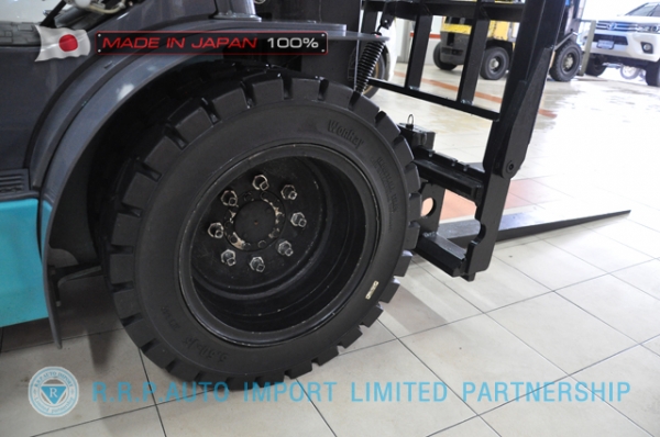 ขายรถโฟล์คลิฟท์มือสอง TOYOTA รุ่น 8FD325-33341 นำเข้าจากประเทศญี่ปุ่น 100\% ไม่เคยใช้งานในไทย