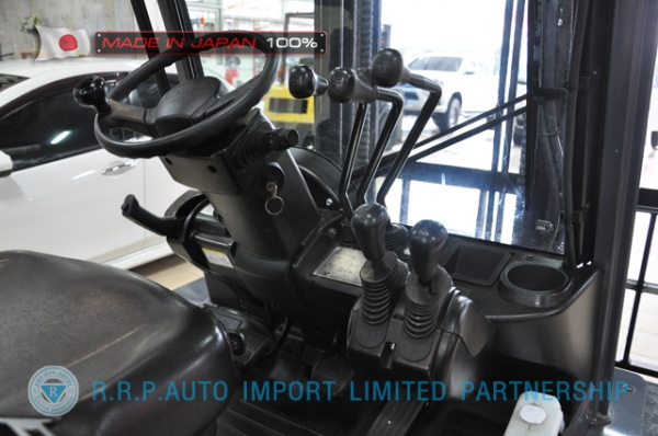 ขายรถโฟล์คลิฟท์มือสอง TOYOTA รุ่น 8FD325-33341 นำเข้าจากประเทศญี่ปุ่น 100\% ไม่เคยใช้งานในไทย