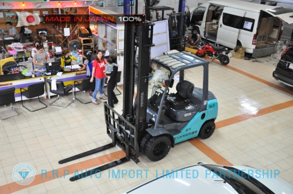 ขายรถโฟล์คลิฟท์มือสอง TOYOTA รุ่น 8FD325-33341 นำเข้าจากประเทศญี่ปุ่น 100\% ไม่เคยใช้งานในไทย