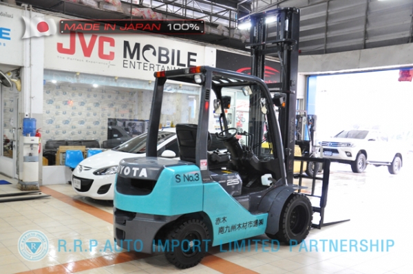 ขายรถโฟล์คลิฟท์มือสอง TOYOTA รุ่น 8FD325-33341 นำเข้าจากประเทศญี่ปุ่น 100\% ไม่เคยใช้งานในไทย