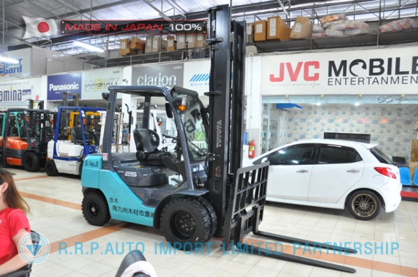 ขายรถโฟล์คลิฟท์มือสอง TOYOTA รุ่น 8FD325-33341 นำเข้าจากประเทศญี่ปุ่น 100\% ไม่เคยใช้งานในไทย