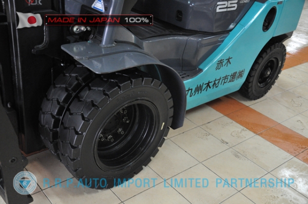 ขายรถโฟล์คลิฟท์มือสอง TOYOTA รุ่น 8FD325-33341 นำเข้าจากประเทศญี่ปุ่น 100\% ไม่เคยใช้งานในไทย