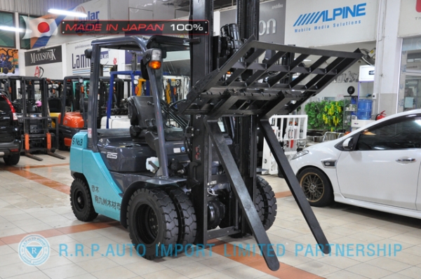 ขายรถโฟล์คลิฟท์มือสอง TOYOTA รุ่น 8FD325-33341 นำเข้าจากประเทศญี่ปุ่น 100\% ไม่เคยใช้งานในไทย