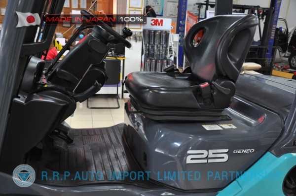 ขายรถโฟล์คลิฟท์มือสอง TOYOTA รุ่น 8FD325-33341 นำเข้าจากประเทศญี่ปุ่น 100\% ไม่เคยใช้งานในไทย