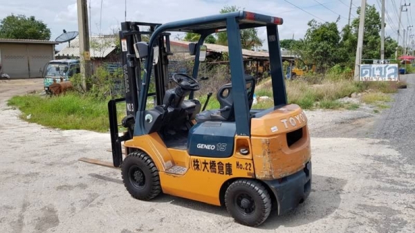 ขายด่วนรถยก TOYOTA7FG15ยก1.5 ตันเสาสูง3เมตรยางตัน4เส้นรถนอกนำเข้ายังไม่เคยใช้งานในเมืองไทยเลย