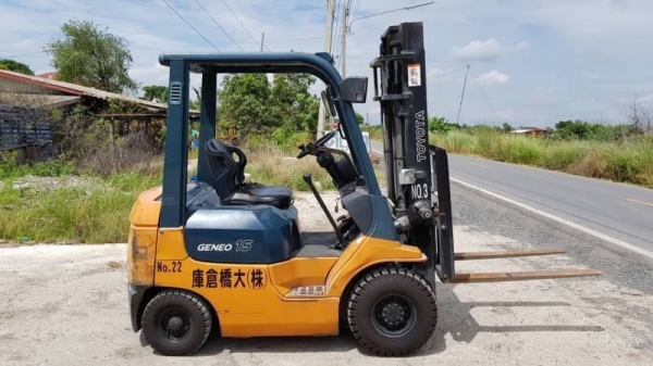 ขายด่วนรถยก TOYOTA7FG15ยก1.5 ตันเสาสูง3เมตรยางตัน4เส้นรถนอกนำเข้ายังไม่เคยใช้งานในเมืองไทยเลย