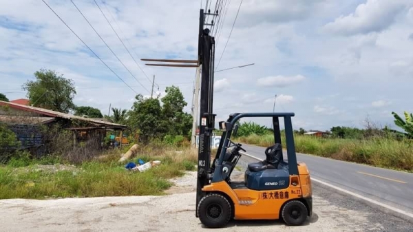 ขายด่วนรถยก TOYOTA7FG15ยก1.5 ตันเสาสูง3เมตรยางตัน4เส้นรถนอกนำเข้ายังไม่เคยใช้งานในเมืองไทยเลย