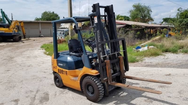 ขายด่วนรถยก TOYOTA7FG15ยก1.5 ตันเสาสูง3เมตรยางตัน4เส้นรถนอกนำเข้ายังไม่เคยใช้งานในเมืองไทยเลย