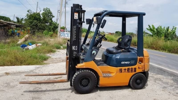 ขายด่วนรถยก TOYOTA7FG15ยก1.5 ตันเสาสูง3เมตรยางตัน4เส้นรถนอกนำเข้ายังไม่เคยใช้งานในเมืองไทยเลย