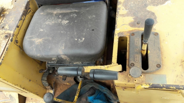 ขาย แทรคเตอร์ CAT D4H เครื่องฟิตใหม่ แต่เทอร์โบเสีย ช่วงล่างดี ขายตามสภาพ เอกสารใบซื้อขาย