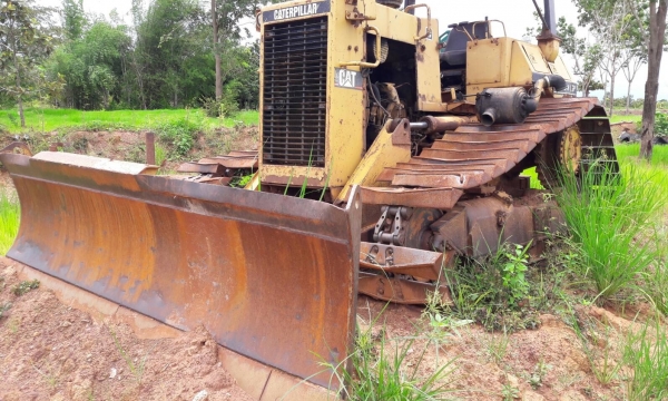 ขาย แทรคเตอร์ CAT D4H เครื่องฟิตใหม่ แต่เทอร์โบเสีย ช่วงล่างดี ขายตามสภาพ เอกสารใบซื้อขาย