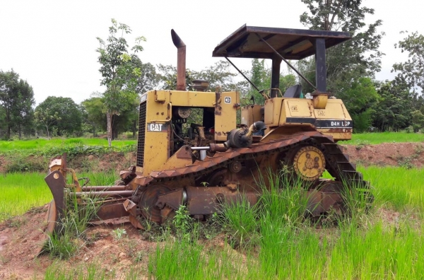ขาย แทรคเตอร์ CAT D4H เครื่องฟิตใหม่ แต่เทอร์โบเสีย ช่วงล่างดี ขายตามสภาพ เอกสารใบซื้อขาย