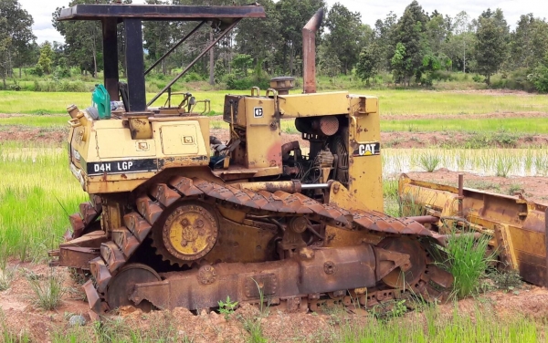 ขาย แทรคเตอร์ CAT D4H เครื่องฟิตใหม่ แต่เทอร์โบเสีย ช่วงล่างดี ขายตามสภาพ เอกสารใบซื้อขาย