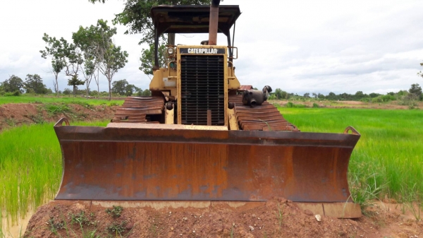 ขาย แทรคเตอร์ CAT D4H เครื่องฟิตใหม่ แต่เทอร์โบเสีย ช่วงล่างดี ขายตามสภาพ เอกสารใบซื้อขาย