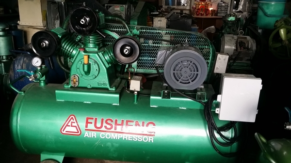 ปั้มลม ฟูเช็ง 5 แรง สวยใส