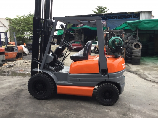 ขาย รถโฟรคลิฟท์ โตโยต้า รุ่น 6 เบนซิล 2 ตัน