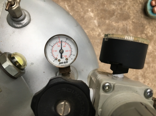 ขายปั๊มลม ถังโดนัท 15ลิตร เสียบปลั๊กใช้ได้ทันที แรงดันลม8บาร์ สินค้านำเข้าไม่เคยใช้ในไทย ขายปั๊มลม ถังโดนัท 15ลิตร เสียบปลั๊กใช้ได้ทันที แรงดันลม8บาร์ สินค้านำเข้าไม่เคยใช้ในไทย