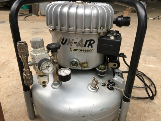 ขายปั๊มลม ถังโดนัท 15ลิตร เสียบปลั๊กใช้ได้ทันที แรงดันลม8บาร์ สินค้านำเข้าไม่เคยใช้ในไทย ขายปั๊มลม ถังโดนัท 15ลิตร เสียบปลั๊กใช้ได้ทันที แรงดันลม8บาร์ สินค้านำเข้าไม่เคยใช้ในไทย