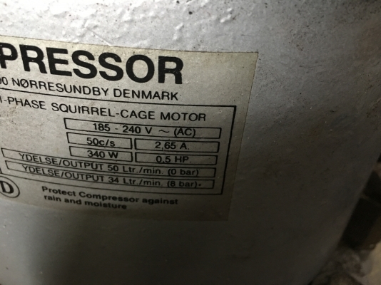 ขายปั๊มลม ถังโดนัท 15ลิตร เสียบปลั๊กใช้ได้ทันที แรงดันลม8บาร์ สินค้านำเข้าไม่เคยใช้ในไทย ขายปั๊มลม ถังโดนัท 15ลิตร เสียบปลั๊กใช้ได้ทันที แรงดันลม8บาร์ สินค้านำเข้าไม่เคยใช้ในไทย