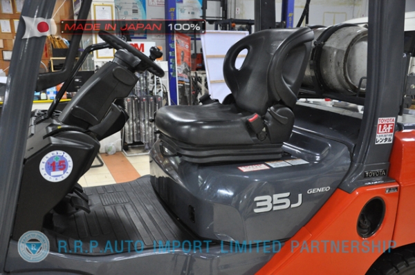 ขายรถโฟล์คลิฟท์มือสอง TOYOTA รุ่น 8FGJ35-30975 นำเข้าจากประเทศญี่ปุ่น 100\% ไม่เคยใช้งานในไทย