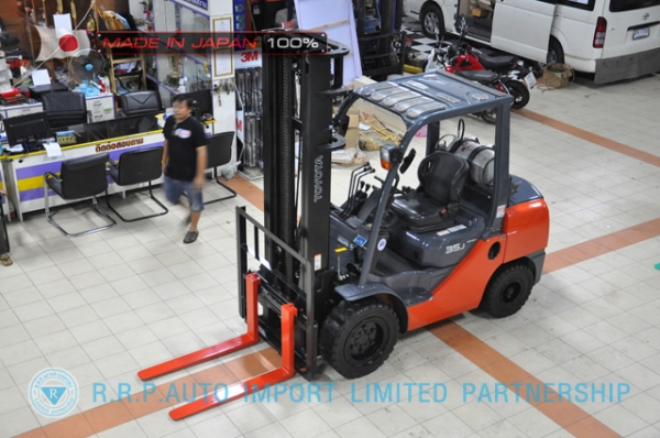 ขายรถโฟล์คลิฟท์มือสอง TOYOTA รุ่น 8FGJ35-30975 นำเข้าจากประเทศญี่ปุ่น 100\% ไม่เคยใช้งานในไทย