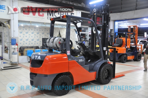 ขายรถโฟล์คลิฟท์มือสอง TOYOTA รุ่น 8FGJ35-30975 นำเข้าจากประเทศญี่ปุ่น 100\% ไม่เคยใช้งานในไทย