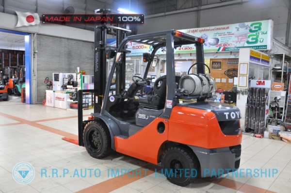 ขายรถโฟล์คลิฟท์มือสอง TOYOTA รุ่น 8FGJ35-30975 นำเข้าจากประเทศญี่ปุ่น 100\% ไม่เคยใช้งานในไทย