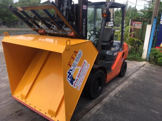 ขายรถโฟลค์ลิฟท์มือสองสำหรับตักยางพาราตักยางก้อนตักยางถ้วย