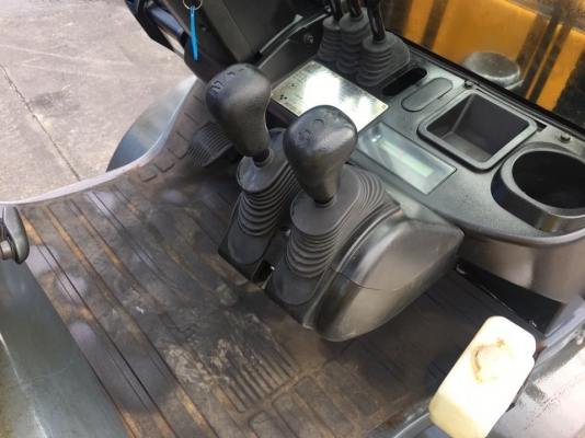 ขายรถโฟลค์ลิฟท์มือสองสำหรับตักยางพาราตักยางก้อนตักยางถ้วย