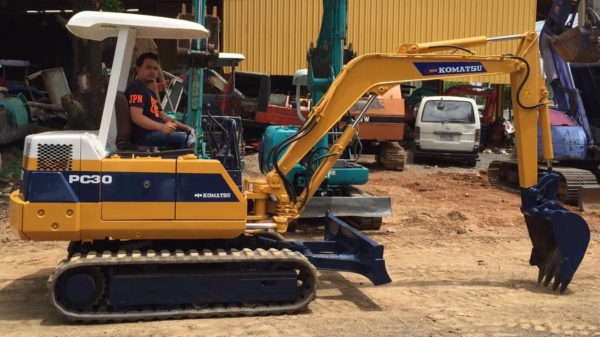 ขายรถขุดแบคโฮKOMATSU PC30รุ่น6เก่านอกแท้(ญี่ปุ่น)เอกสารแจ้งจำหน่ายหนังสือมอบอำนาจ(โอนลอยไม่เคยใช้งานในไทยคับ)