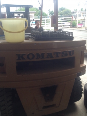 ขายด่วน ฟอร์คลิฟ komatsu รุ่น4 3500  กิโล เครือง6สูบ เสา สูง 3เมตร ขาย 200000