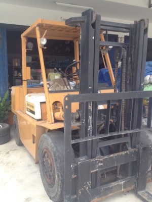 ขายด่วน ฟอร์คลิฟ komatsu รุ่น4 3500  กิโล เครือง6สูบ เสา สูง 3เมตร ขาย 200000