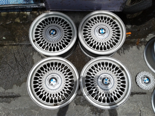 แม็กเดิม BMW 15-5-120 กว้าง7 นิ้ว ET47  ใส่ E36 สภาพเดิมๆขอบหนา นอก-ใน มีรอยจากการใช้งานบ้าง ไม่มีซ่อม ฝาเดิมแท้ ครบ4อัน ใส่สวยควรเก็บงานสี ราคา 4วง 4,500 บาท